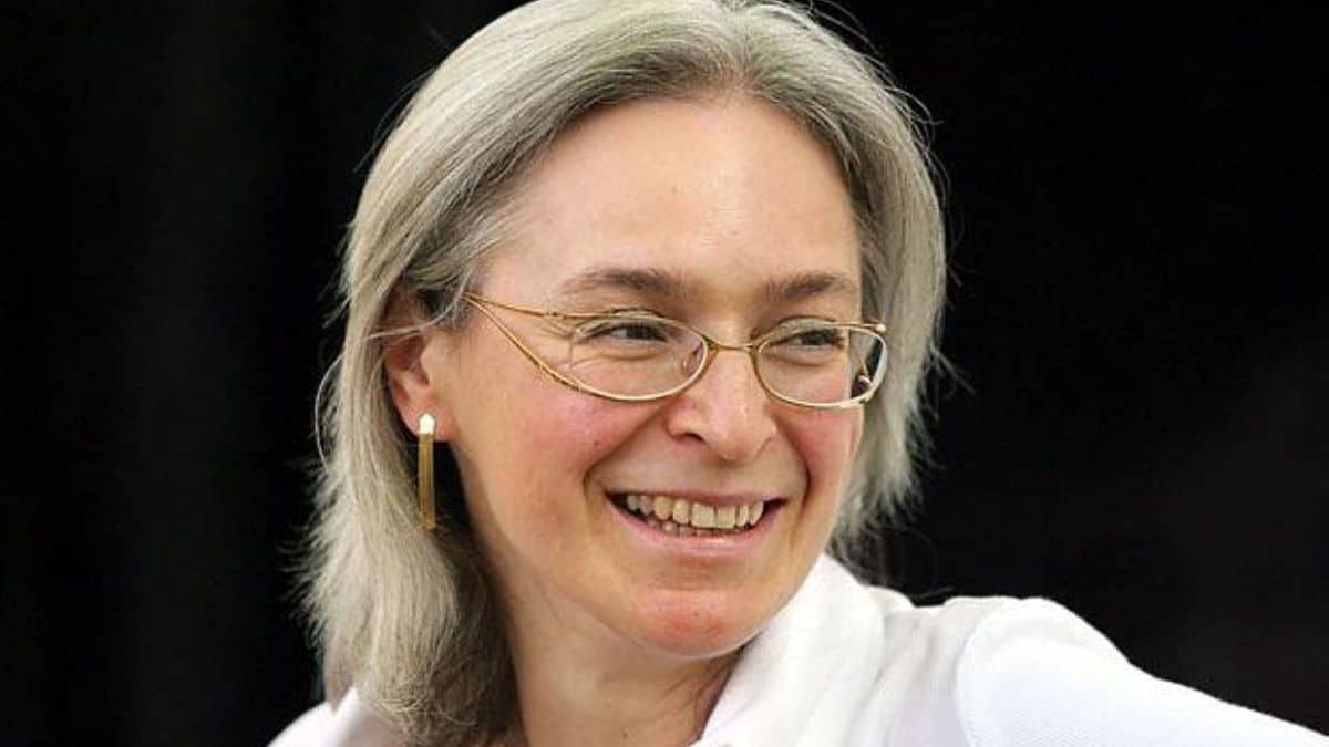 Anna Politkovskaja, chi era e chi l’ha uccisa? Le frasi di Putin sulla sua morte