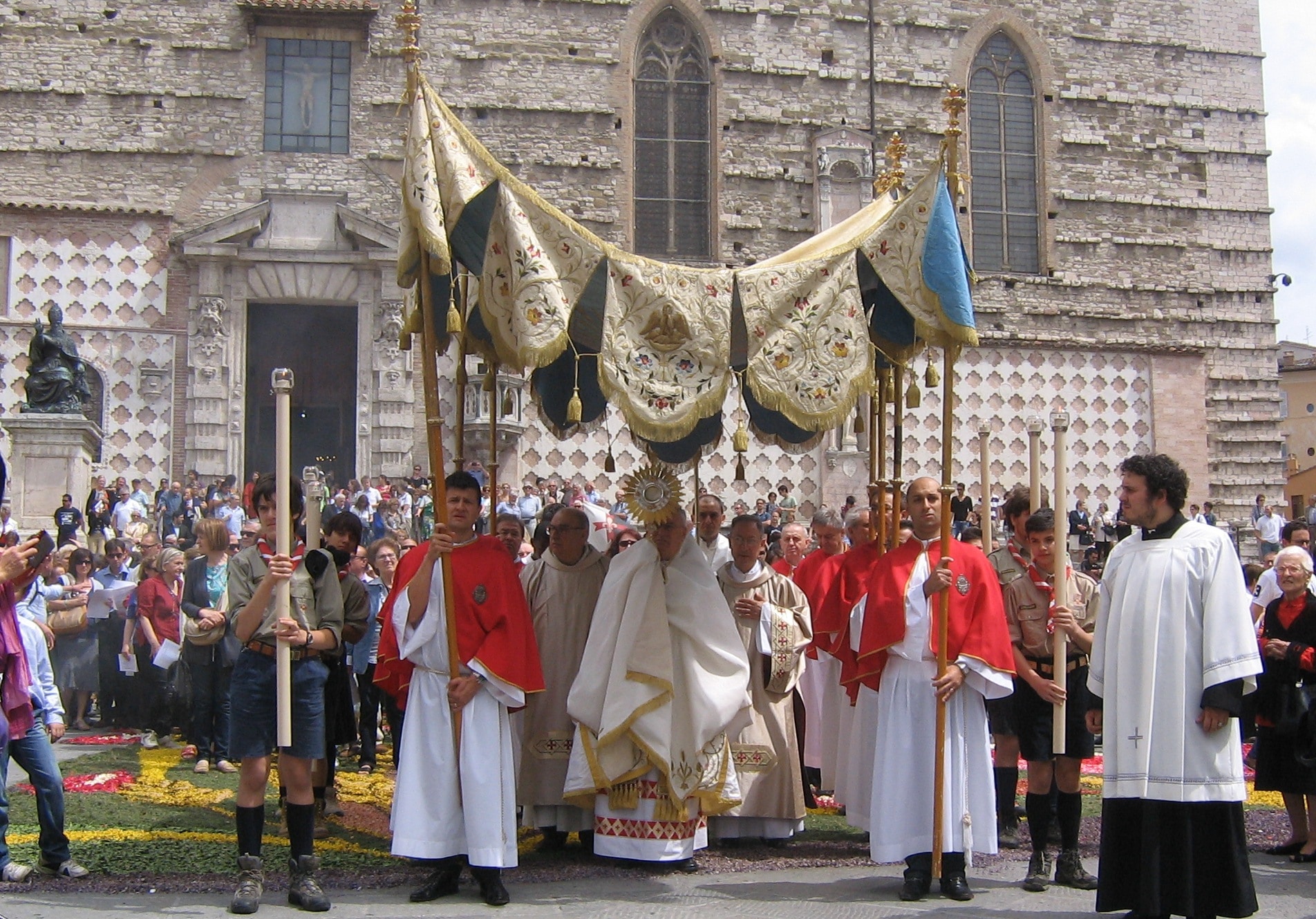 Corpus Domini cosè e cosa si celebra significato e origini della processione LA NOTIZIA