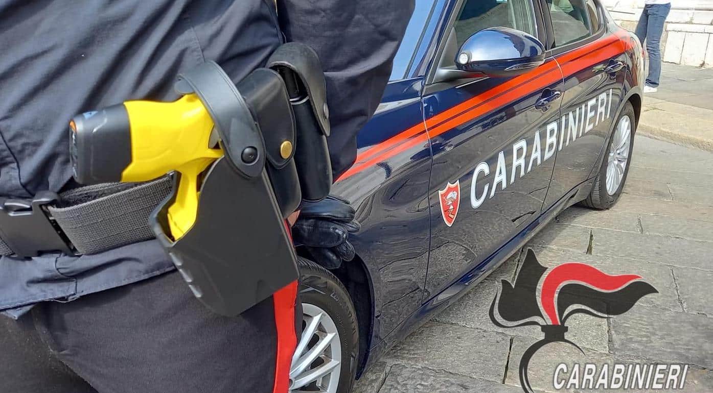 Fermato con il taser dai Carabinieri, accusa un malore e muore