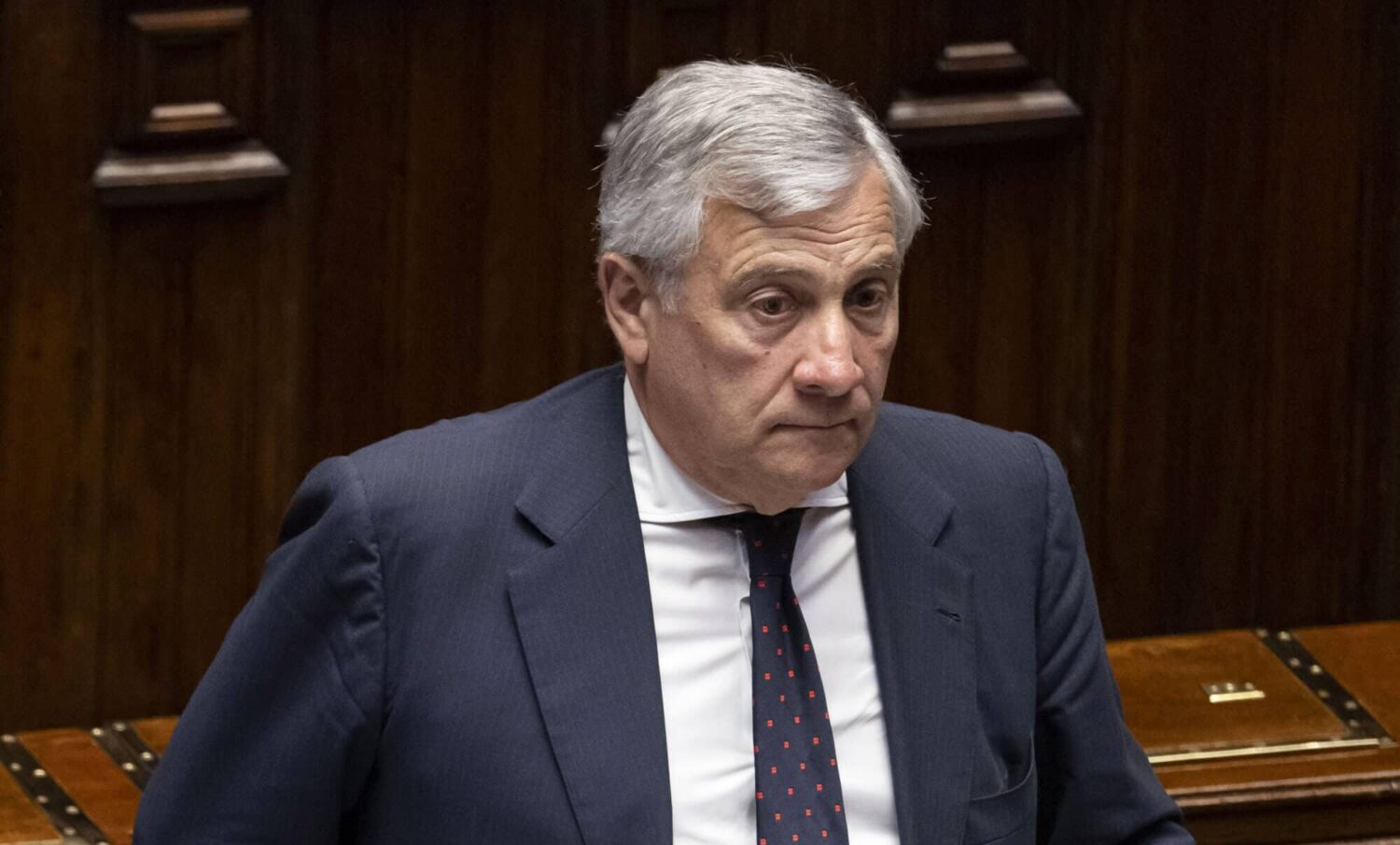 Tajani alza 