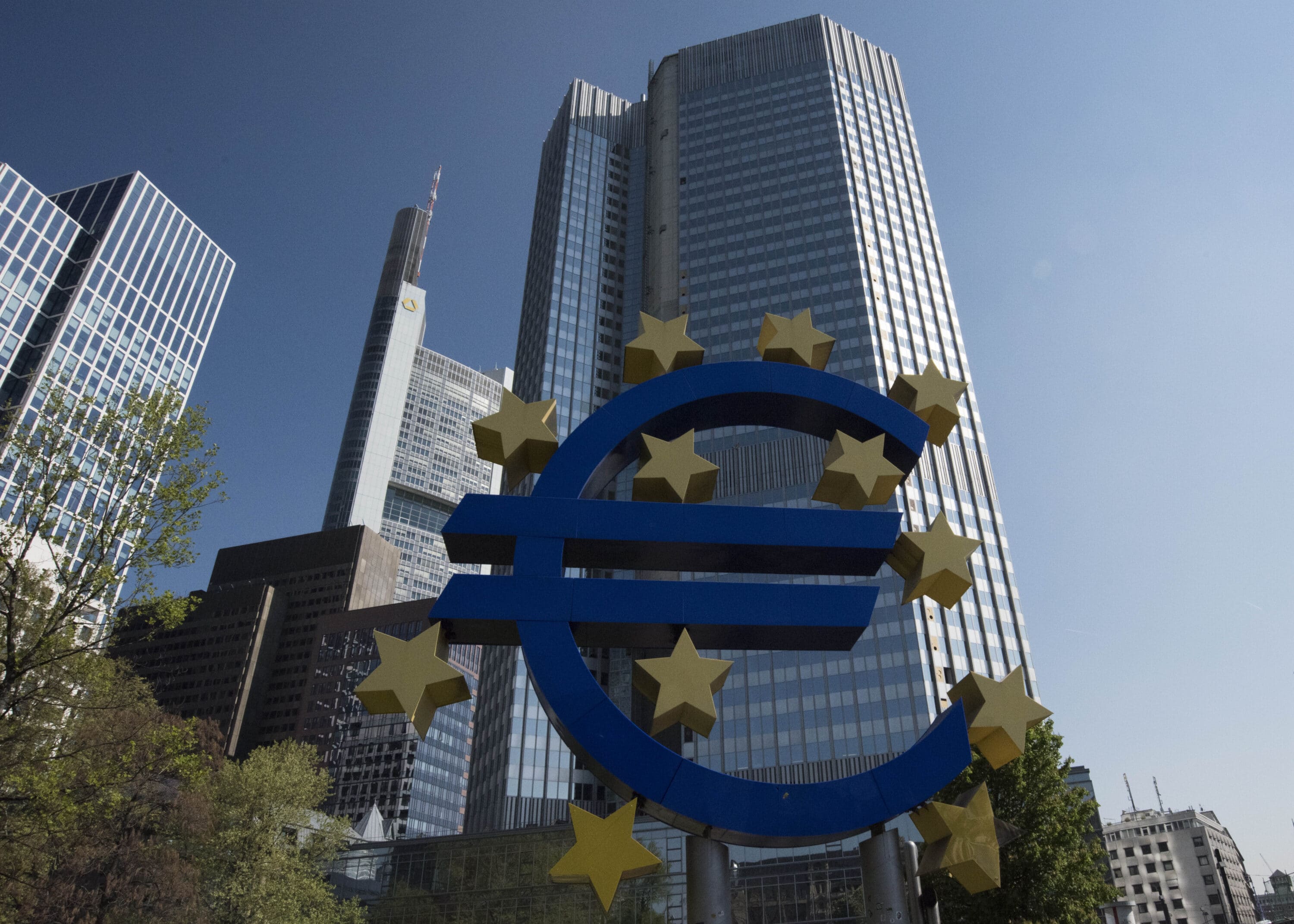 La Bce non aspetta più: primo taglio dei tassi a giugno, ma poi subito lo stop a luglio