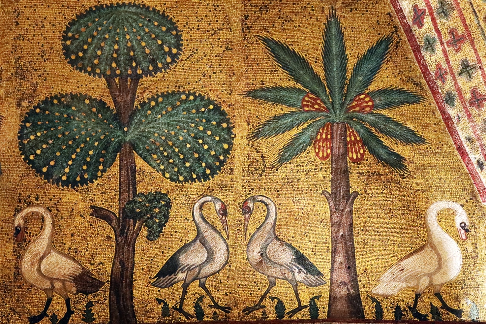 Antichi mosaici di uccelli e alberi a Palermo, Italia