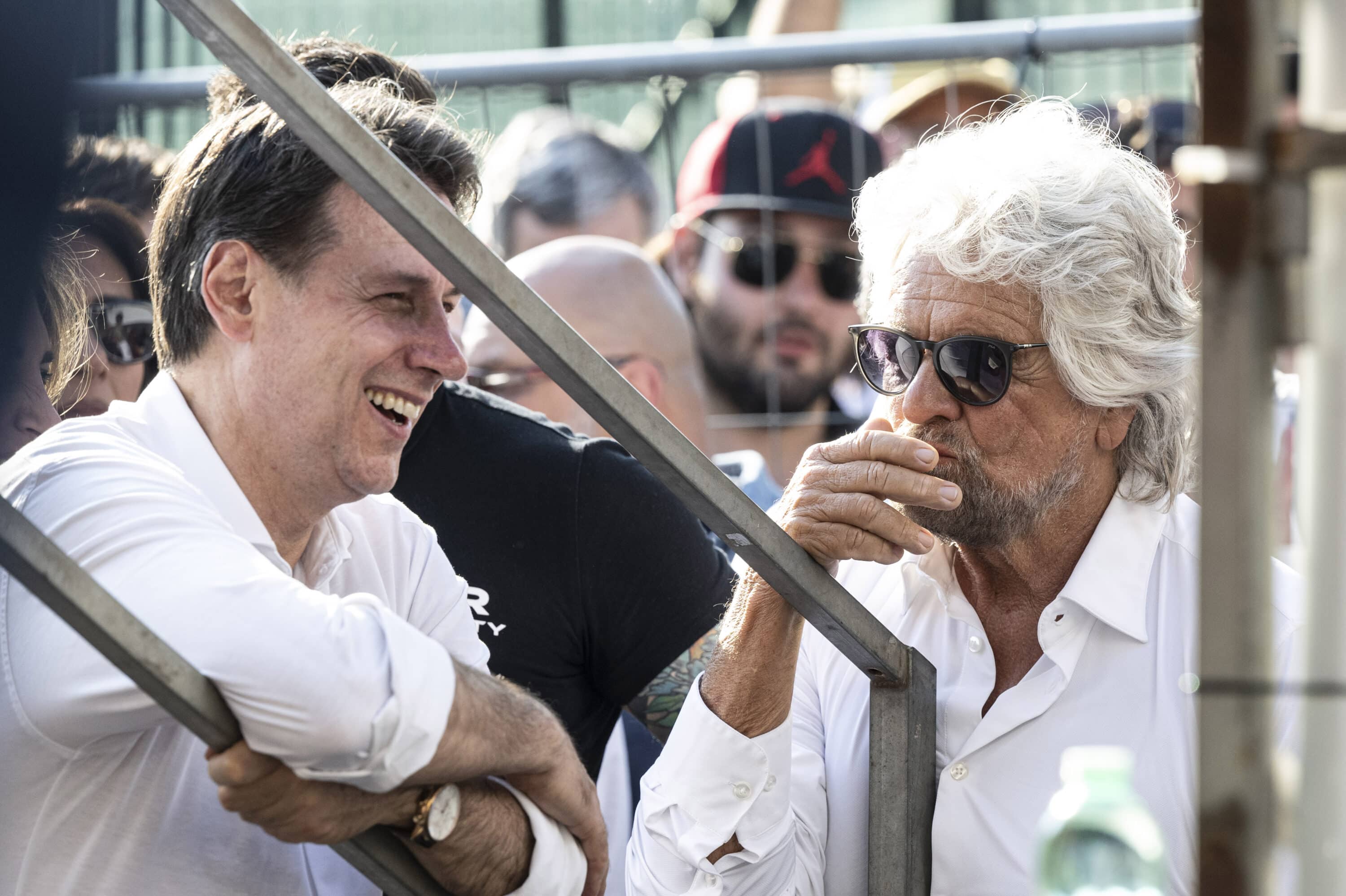 Conte non ci sta, il presidente M5S replica a Grillo: “Alla battuta su Silvio preferisco quella su Draghi grillino”