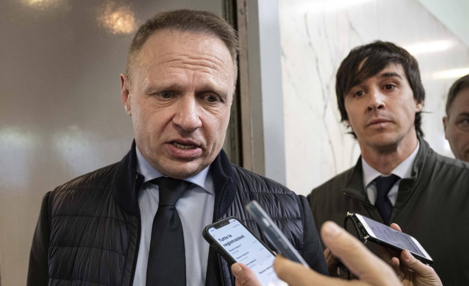 Signorelli annuncia le dimissioni dopo la bufera sulle chat antisemite: “Non sarò più il portavoce di Lollobrigida”