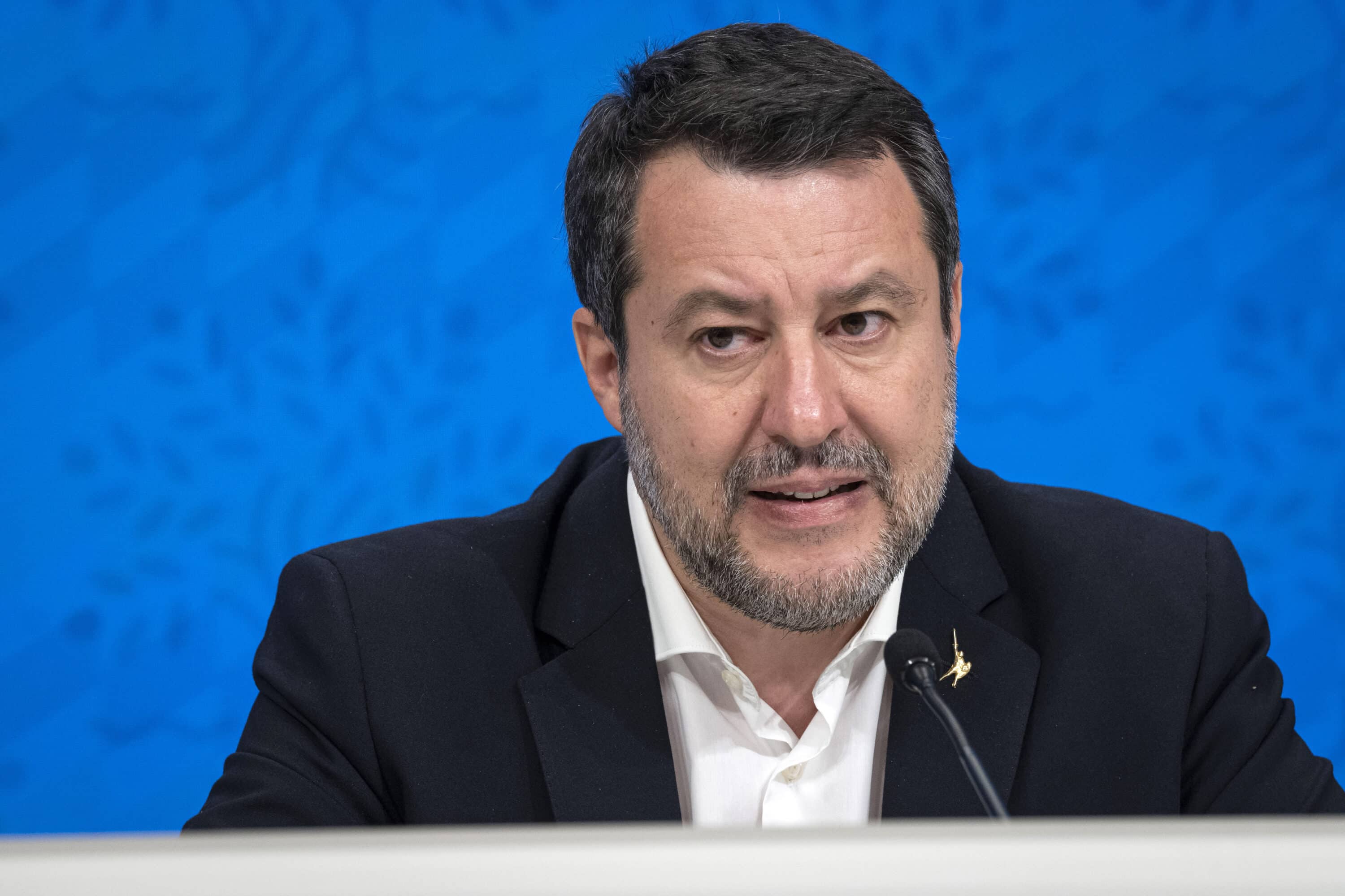 Il Bestiario della settimana – Salvini dall’entusiasmo al Maalox per Le Pen battuta in Francia. Dal Silvio airport al Godo Station