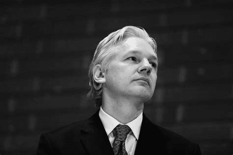 Julian Assange è libero