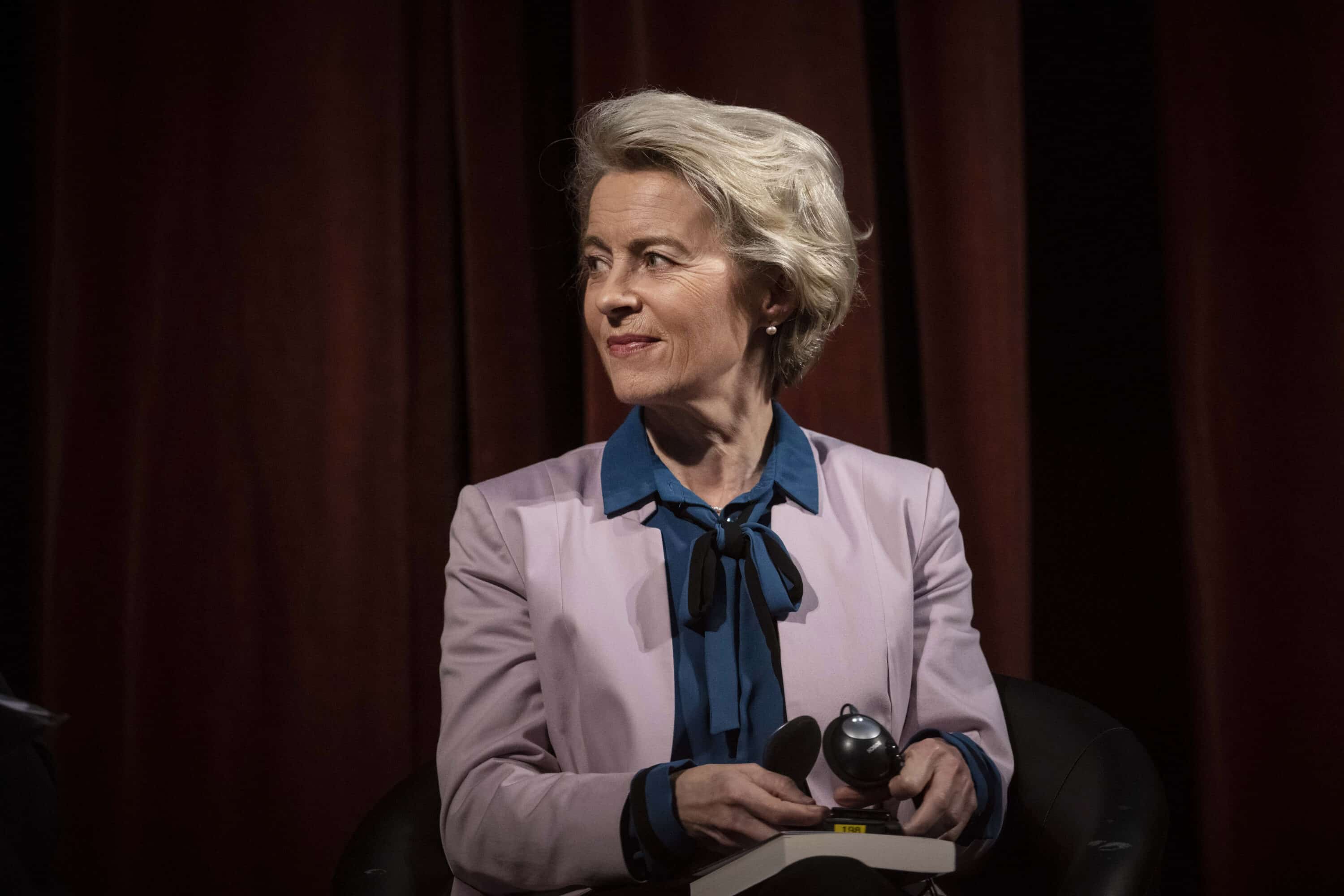 Tra voti annunciati e defezioni, ecco tutti i No detti a von der Leyen