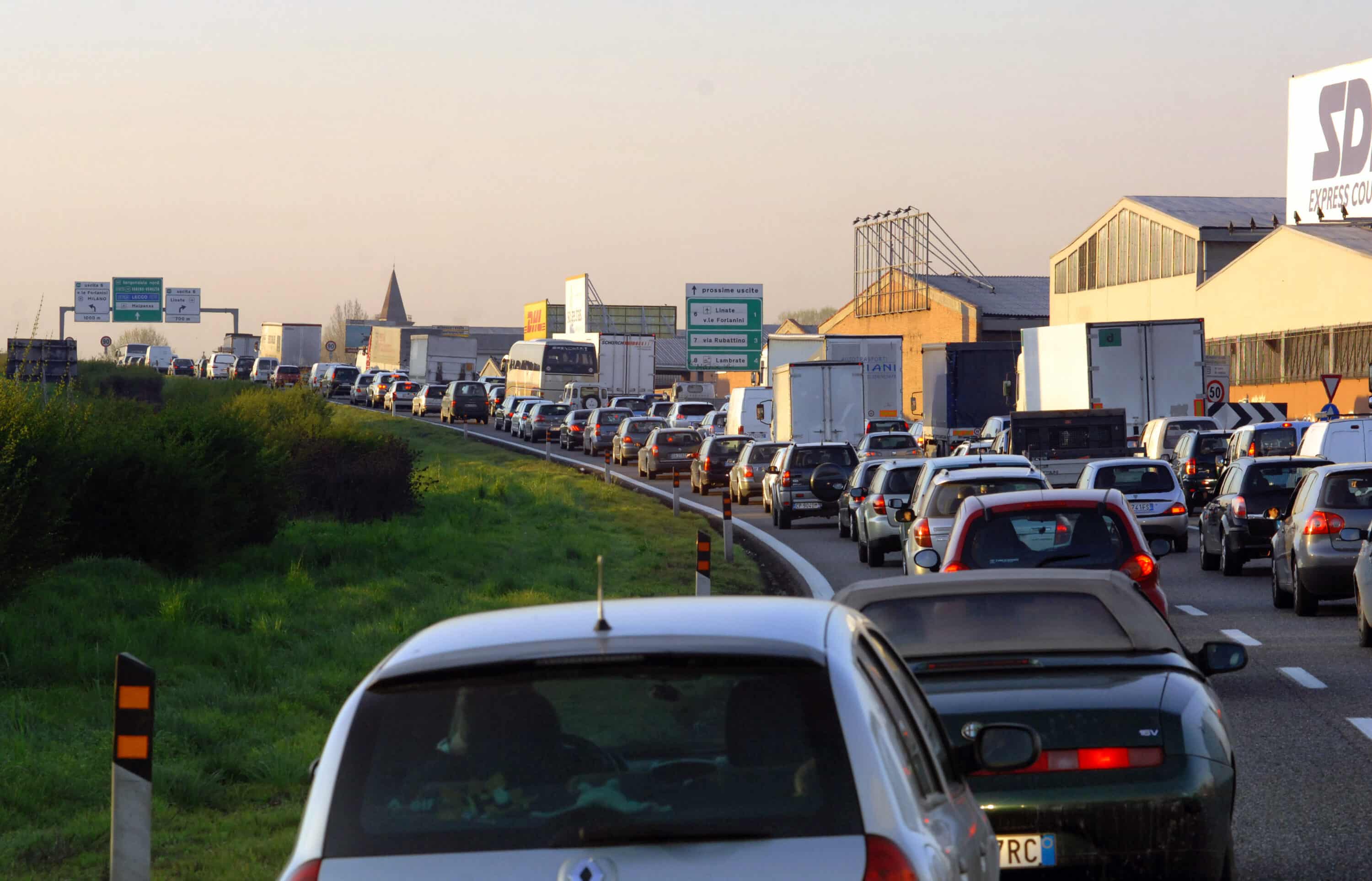 Traffico, parte l’esodo estivo: quali sono le giornate da bollino nero per le vacanze 2024