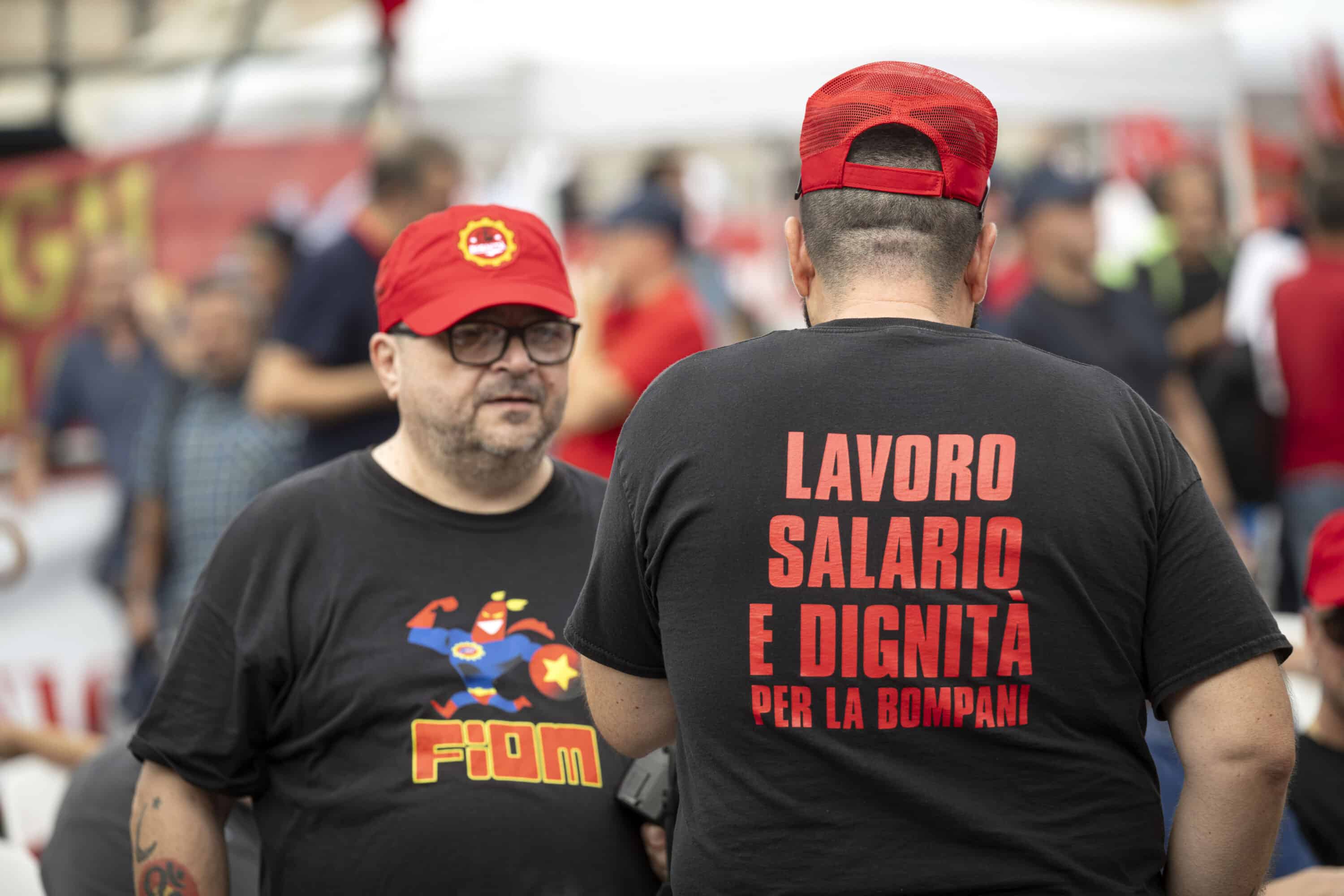 Stipendi fermi al palo, smentita la propaganda meloniana: per i salari -10% rispetto al periodo pre-crisi