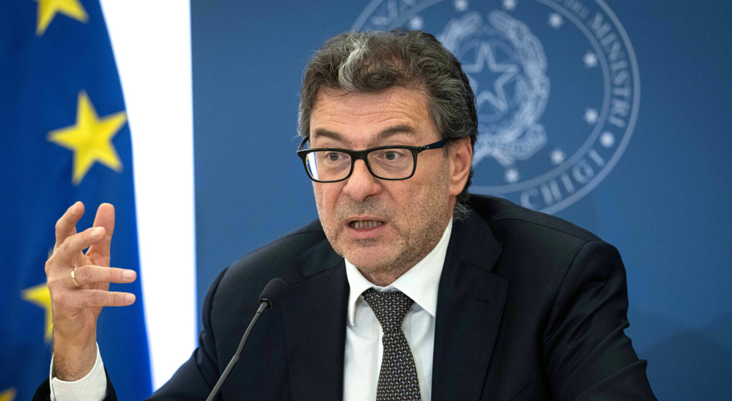 Giorgetti getta la maschera: “Sarà una Manovra di sacrifici”