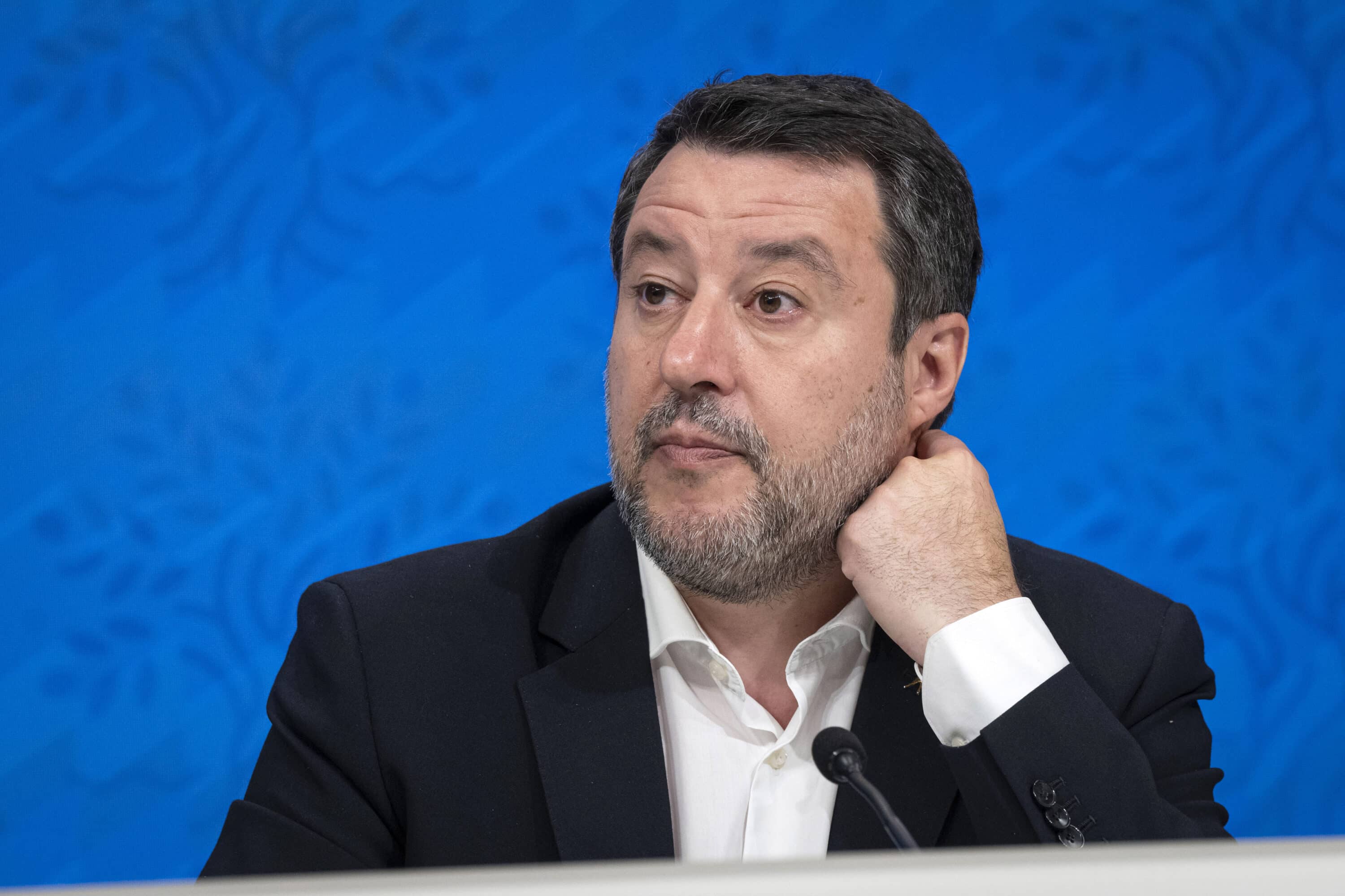 Salvini attacca i magistrati e la sinistra: “Il governo è sotto assedio”