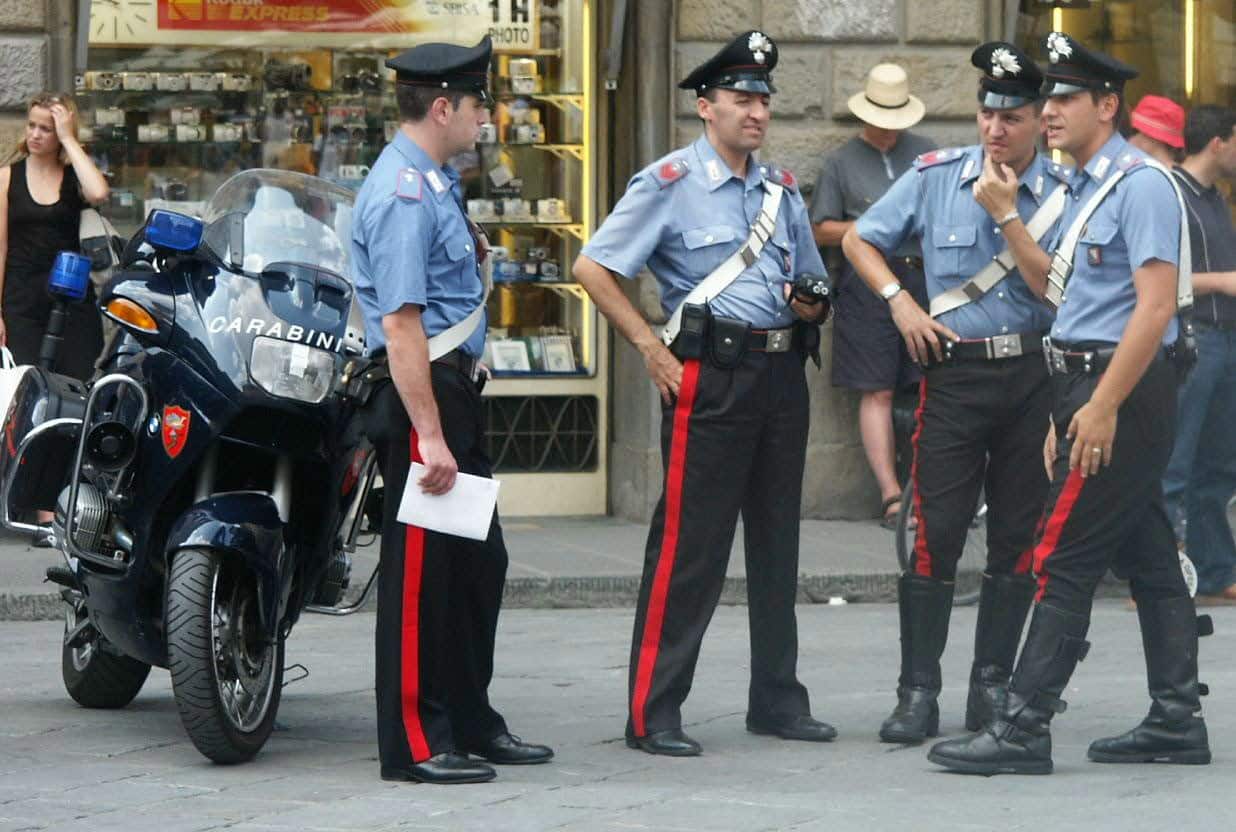 Colpo al clan dei Casamonica, arrestati due esponenti del clan perché accusati dalla Procura di Roma di associazione di tipo mafioso, estorsione e truffa