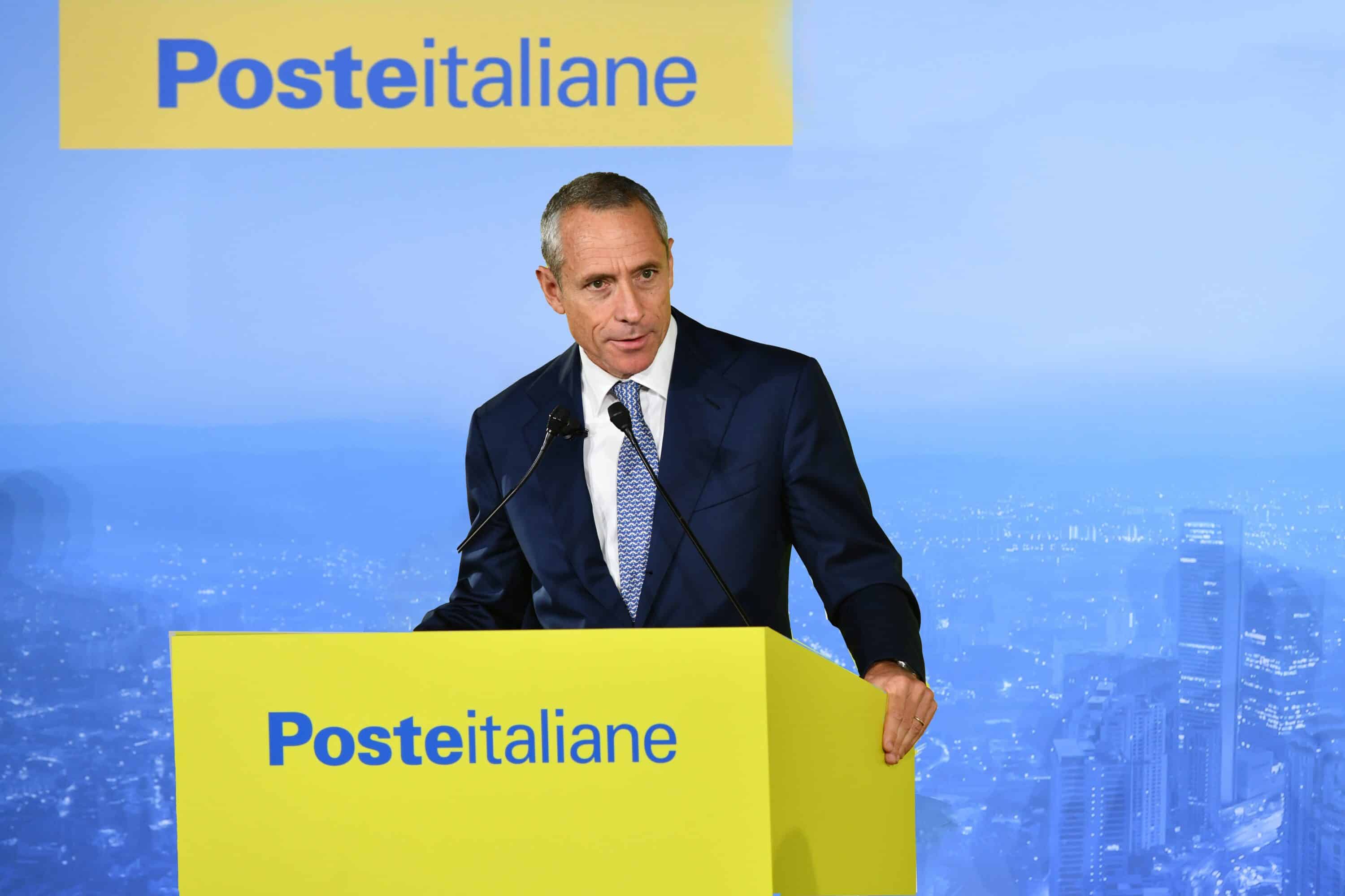 Poste Italiane assicura: “Manterremo l’impegno sul servizio universale”