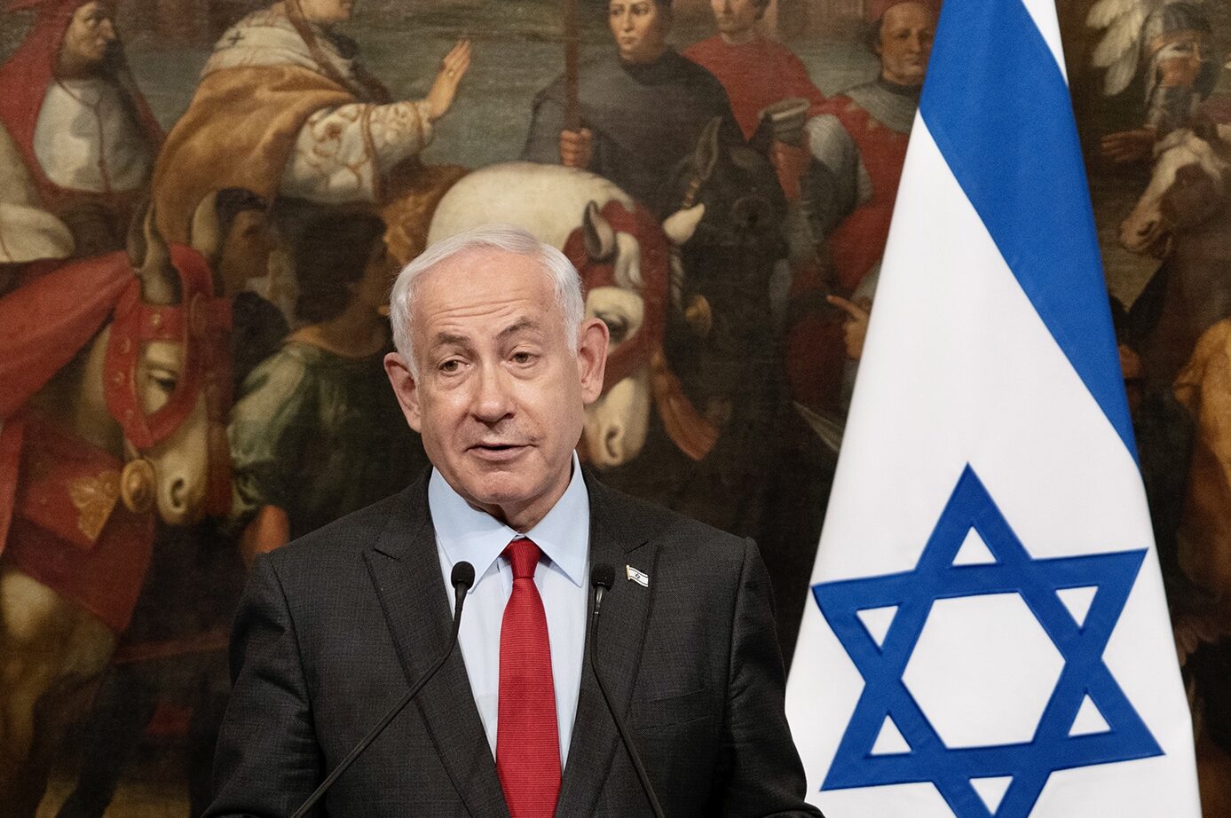 “Pronti a colpire Teheran”. Netanyahu provoca l’Iran e fa felice l’amico Trump