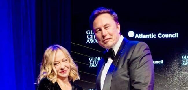 Musk all’attacco dei giudici: Salvini esulta, la destra tace