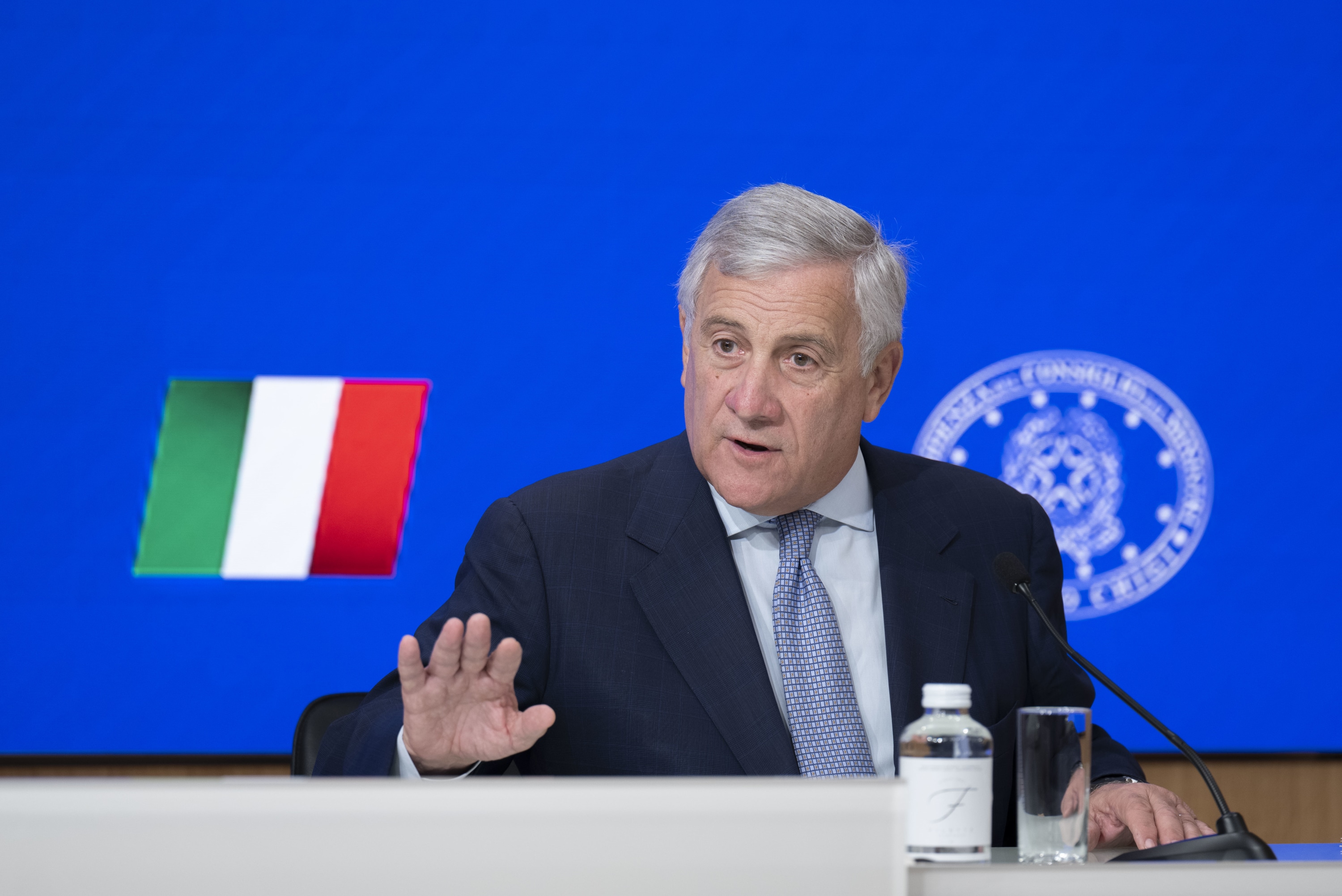 La linea del governo non cambia, Tajani assicura: “Continueremo a inviare armi da usare nel territorio ucraino”