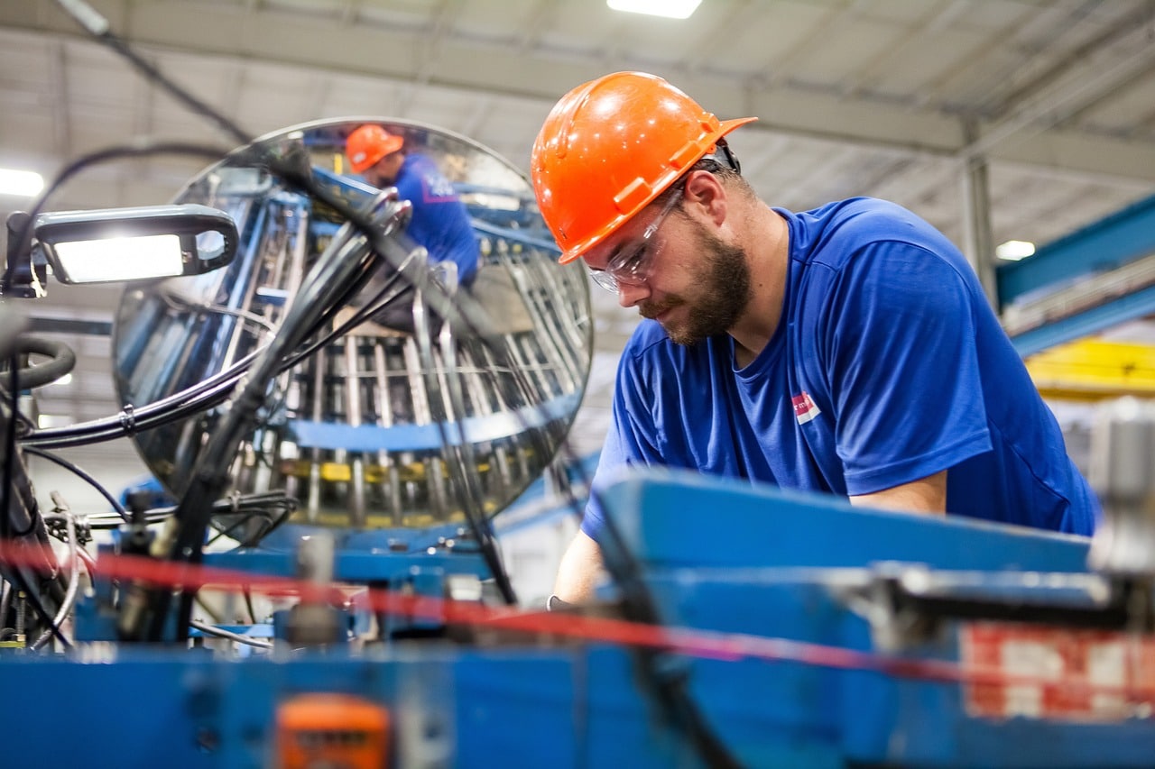 È crisi nera per l’industria, cola a picco anche il fatturato