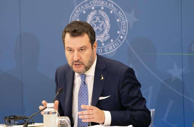 Per risolvere il caos treni, Salvini punta tutto sui privati