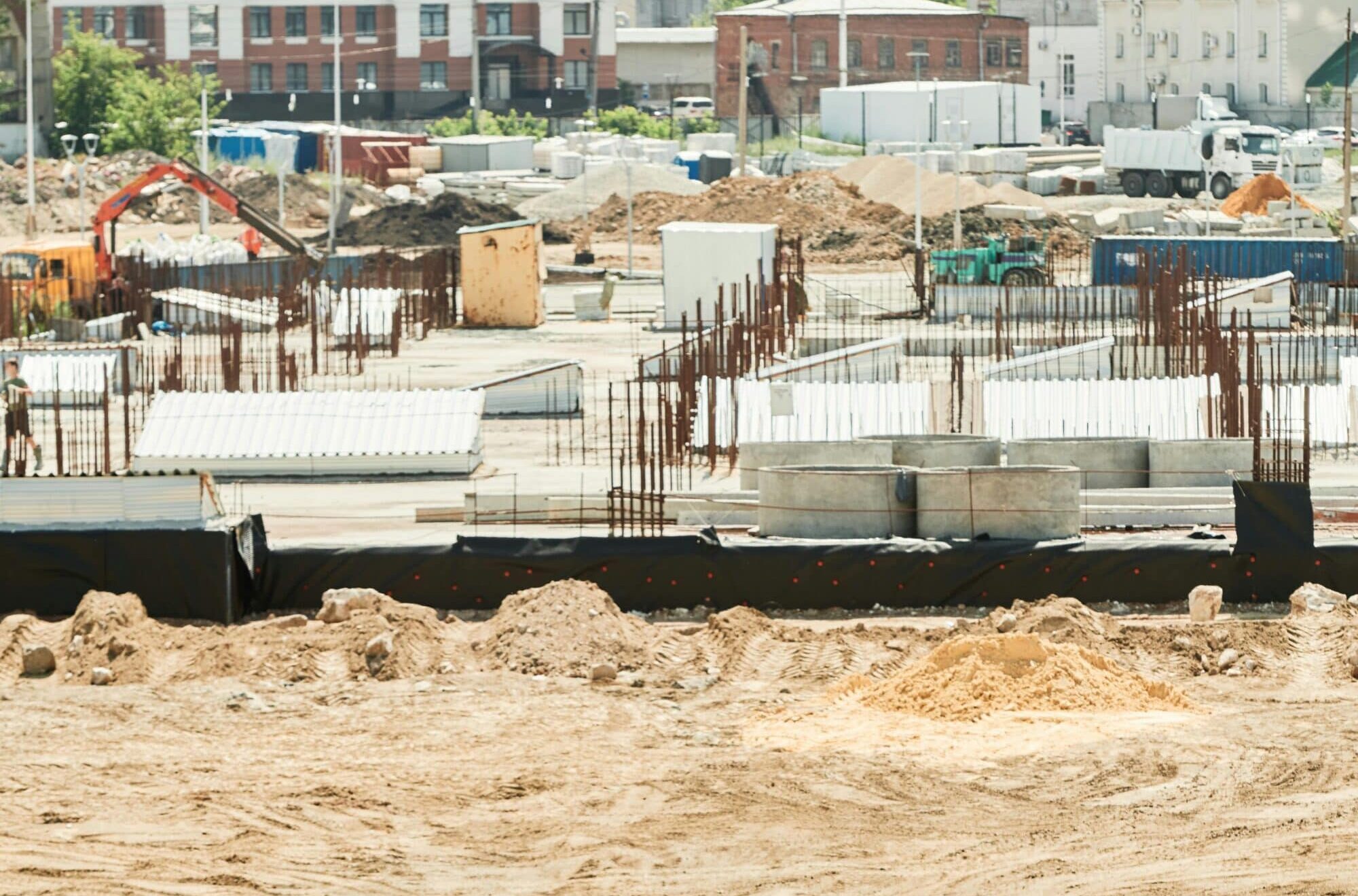 Il consumo di suolo resta un’emergenza: in Italia diminuisce ancora la capacità del terreno di trattenere l’acqua