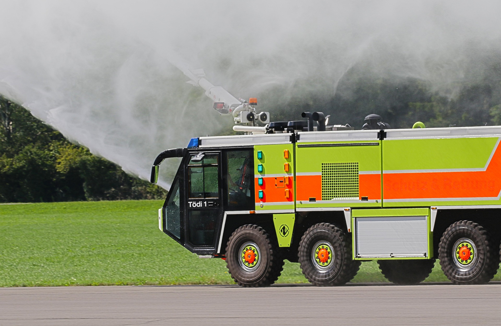 L’aeroporto di Londra-Heathrow messo ko da un incendio: il terminal resterà chiuso per tutta la giornata e così salteranno oltre 1300 voli