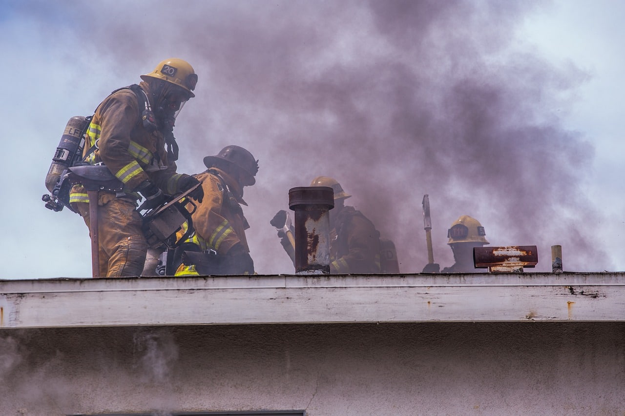 Stati Uniti, enorme incendio minaccia Los Angeles: 30mila persone evacuate