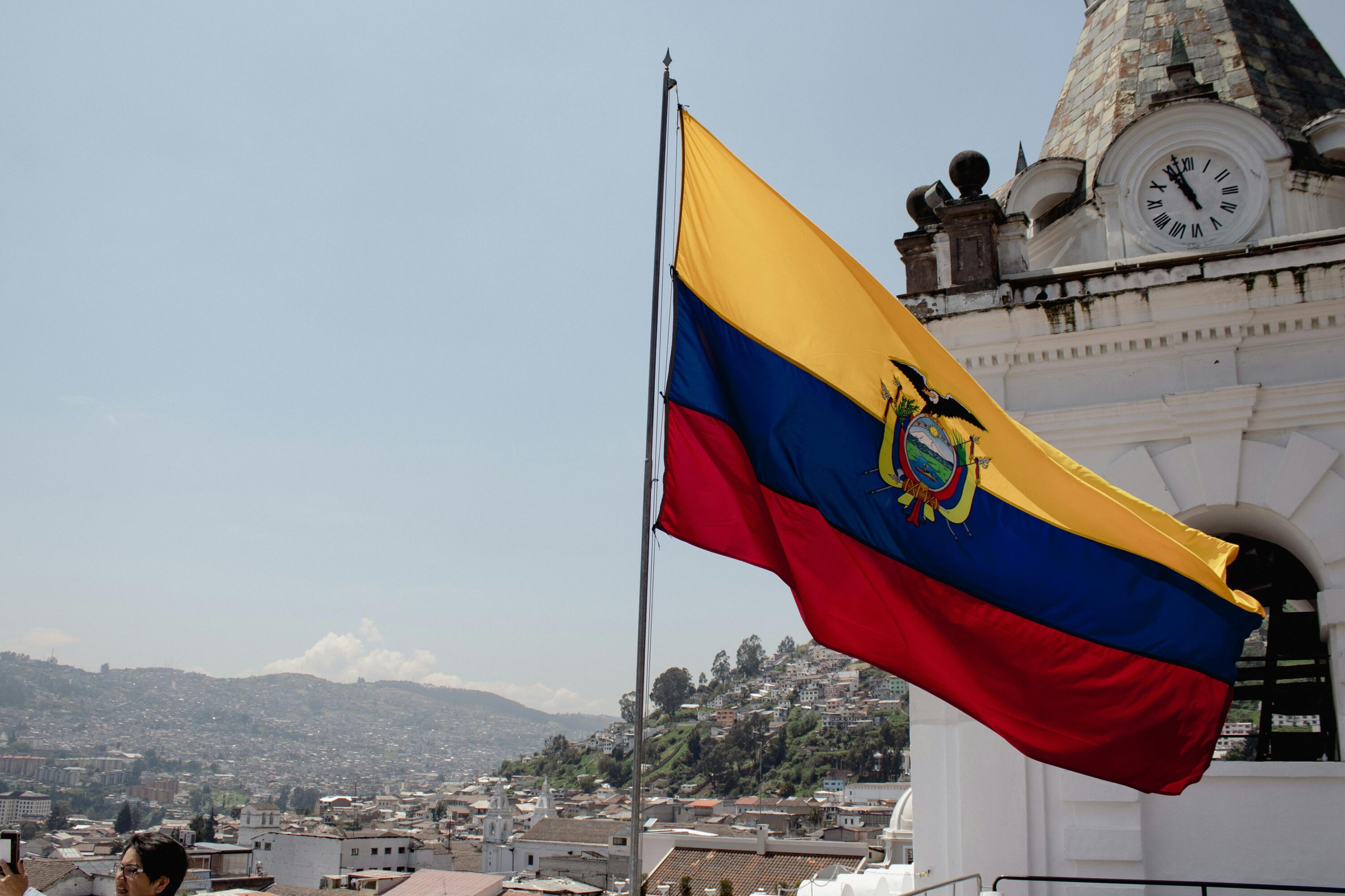 Presidenziali in Ecuador, sarà necessario il ballottaggio per stabilire chi governerà tra l’attuale Capo dello Stato Noboa e la sfidante di sinistra Gonzalez