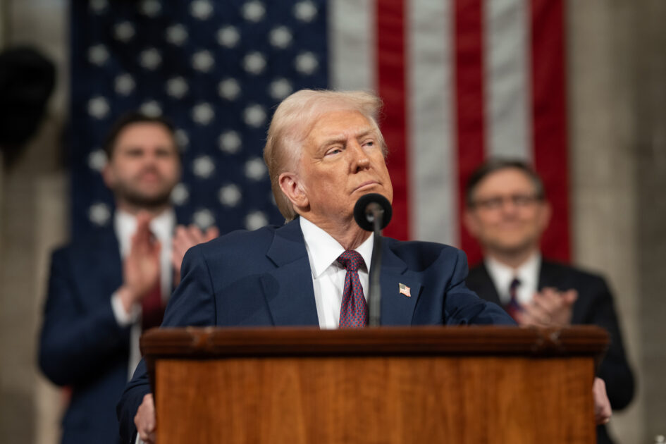 Trump straccia gli accordi sul clima e sui media italiani non se ne parla